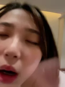 极品身材大胸妹，完整版已上传至电报群