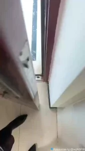 美女踩踏